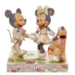 Jim Shore Traditions Disney Mickey et Minnie Mouse en promenade dans la forêt blanche
