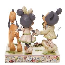 Jim Shore Traditions Disney Mickey et Minnie Mouse en promenade dans la forêt blanche