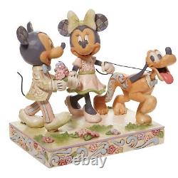 Jim Shore Traditions Disney Mickey et Minnie Mouse en promenade dans la forêt blanche