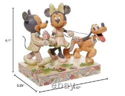 Jim Shore Traditions Disney Mickey et Minnie Mouse en promenade dans la forêt blanche