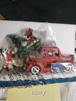 Mickey et ses amis : une tonne de joie de Noël Figurine Disney Jim Shore Camion rouge Arbre