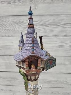 Ornement de la tour de Raiponce 'Rêver de lumières flottantes' des Traditions Disney. PBF