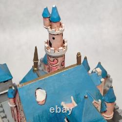 Parcs Disney Château de la Belle au Bois Dormant Jim Shore Château de l'Amour Vrai Enesco