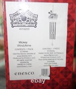 Présentation de Disney Showcase Jim Shore Enesco Mickey Mouse Arrosant les Plantes Carillon à Vent #4013269