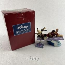 Traditions Disney Jim Shore Goofy Surfing Attrape Une Figurine de Vague 4050414 Showcase