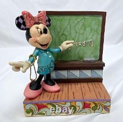 Traditions Disney Jim Shore Minnie Mouse, une enseignante de première classe avec un tableau noir