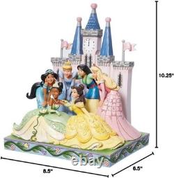 Traditions Disney Statues des Princesses Disney devant le Château