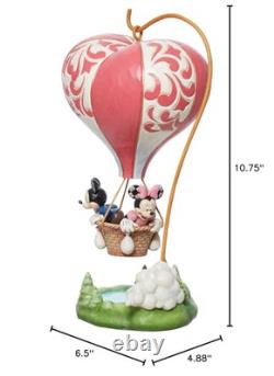 Traditions Disney par Jim Shore Mickey et Minnie Mouse dans un Air en Forme de Cœur