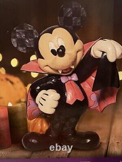Traduisez ce titre en français: Figurine NIB Disney Traditions Jim Shore Enesco Halloween Vampire Mickey 17.